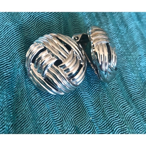 VTG Barclays Silver~Tone Basket Weave Clip On Earrings Summer Signed Statement - Picture 1 of 8